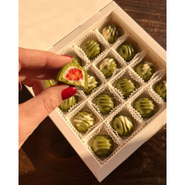  Assorted matcha/strawberry/almond sweets 200g